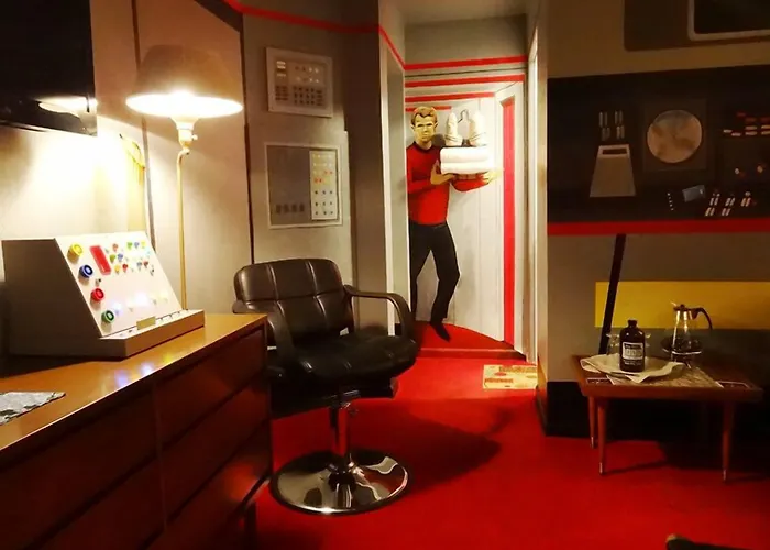 Airport Hotel: The Star Trek - Uss Enterprise Room At The Itty Bitty Inn