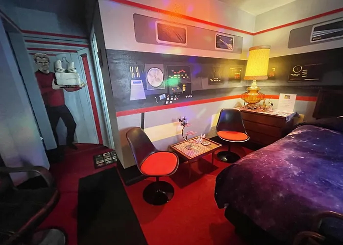 Star Trek - Uss Enterprise Room At The Itty Bitty Inn